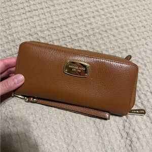 Michael Kors Jet Set Travel continental wristlet wallet